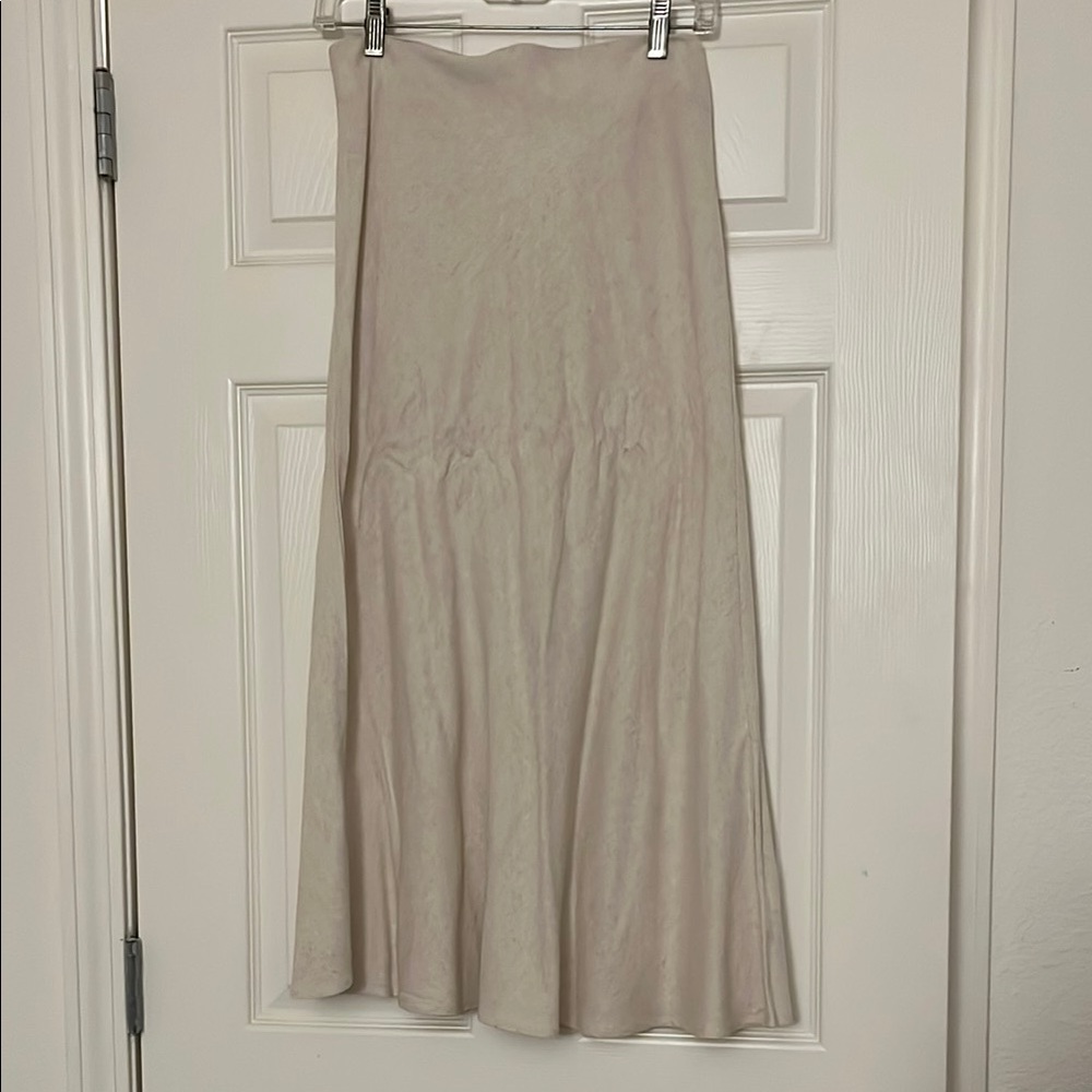 Cream Midi Fit and Flare Skirt with Pleats for Casual Wear